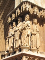 Fototapeta premium FIGURAS RELIGIOSAS EN EL EXTERIOR DE LA CATEDRAL DE TARRAGONA