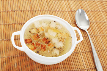 chicken broth with crackers