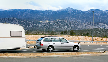 Obraz premium Caravan in Croatian Mountains