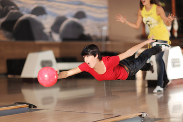 Bowling - Sprung © Peter Atkins