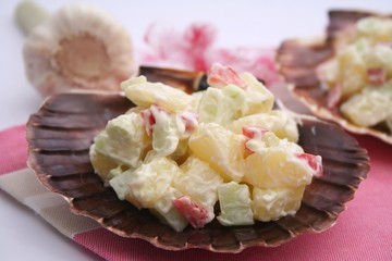 Kartoffelsalat mit Gurke und Paprika
