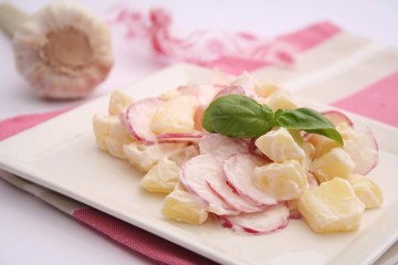 Kartoffelsalat mit Radieschen