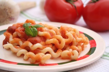 Nudeln mit Tomatensoße