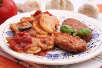Bifteki mit Bratkartoffeln