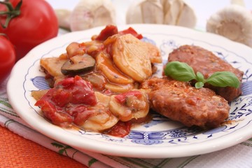 Bifteki mit Bratkartoffeln