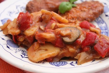 Bifteki mit Bratkartoffeln