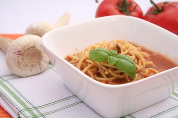 Tomatensuppe mit Nudeln