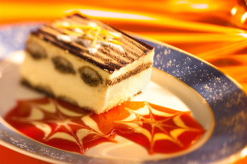 Tiramisu mit roten Frucht/Vanillesaucen Sterne