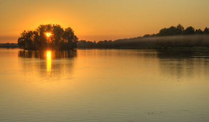 Fototapeta na wymiar Jesienny zachód słońca na wsi
