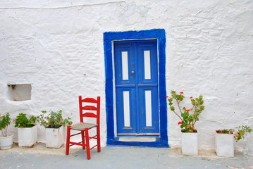 Niebieskie greckie drzwi © adgreenpl