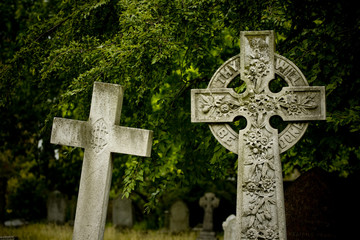 Kamienna cmentarna rzeźba, pomnik na cmentarzu