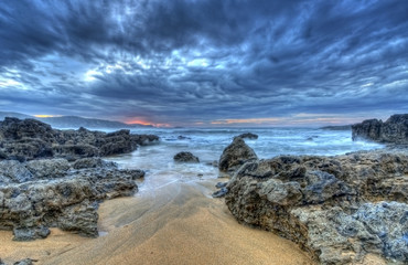 Nubes bajas sobre la costa.