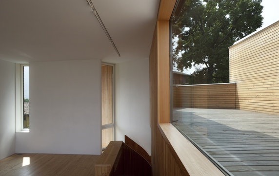 interno esterno di casa moderna in legno