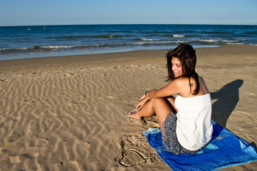 Fototapeta na wymiar Young woman on the beach