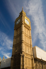 Fototapeta na wymiar Zegar Big Ben Wieża Londyn góry atrakcją