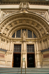 Fototapeta na wymiar Museum Eingang Pforte London Treppen Stufen Geländer