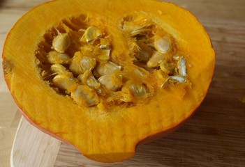 Kürbishälfte