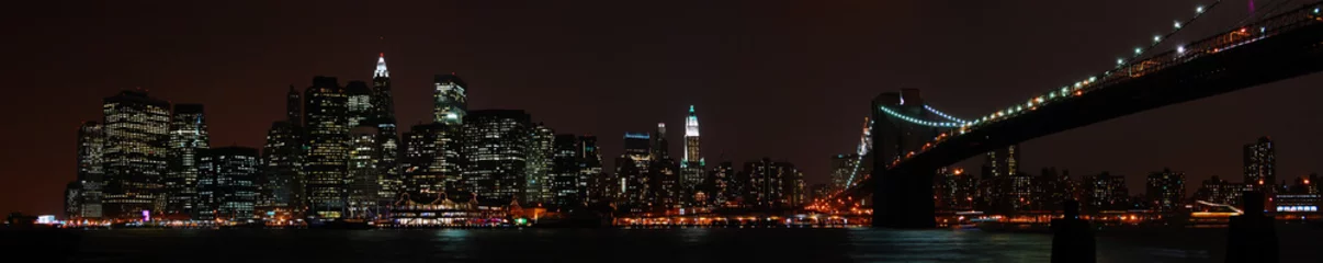 Papier Peint photo Lavable New York Vue panoramique sur les toits de la ville de New York depuis Brooklyn la nuit.