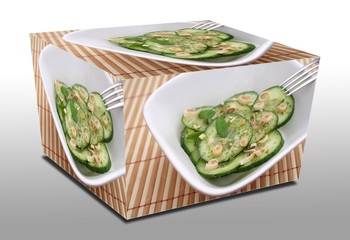 frischer Gurkensalat