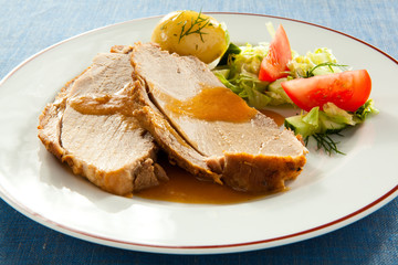 Roasted loin slices with vegetables