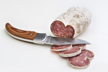 Saucisson sec coupé