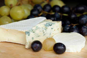 Three types of cheese and fresh grapes