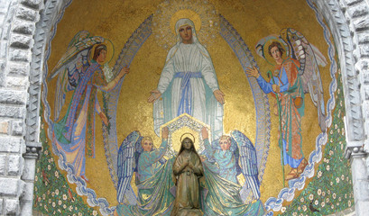 nicchia con la statua di Bernadette