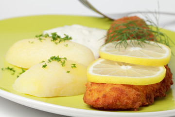 Seelachsfilet mit Remoulade und Salzkartoffeln
