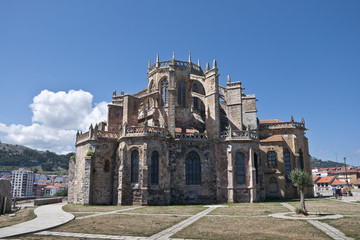 Fototapeta na wymiar Iglesia de Santa María de la Asunción (Castrourdiales)