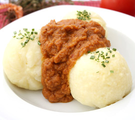 Knödel mit Soße