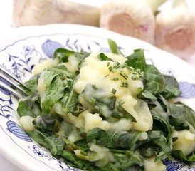 L&ouml;wenzahnsalat mit Kartoffel