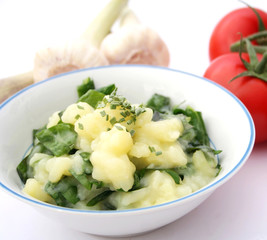 Löwenzahnsalat mit Kartoffel