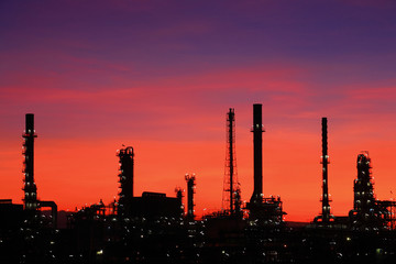 Fototapeta na wymiar Oil refinery at twilight Thailand..