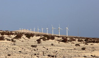 éoliennes dans le désert