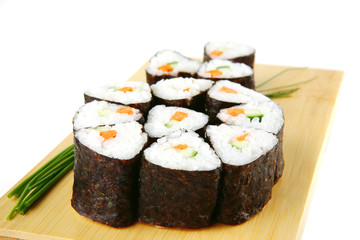 sushi rolls with shnitt onion