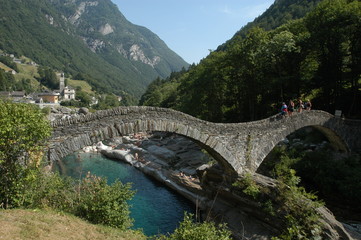 Fototapeta na wymiar Verzasca Rzeka w Lavertezzo