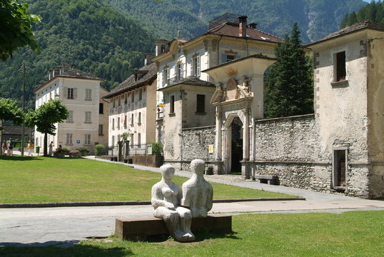 Piazza centrale di Cevio