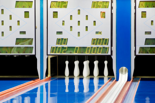 New setup of bowling ninepins and scoreboard