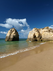 Fototapeta na wymiar Plaża Praia da Rocha w Portimao, Algarve, Portugalia