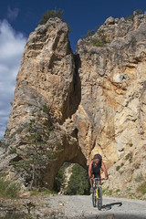 Biken durch das Felsentor