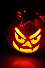 leuchtender halloween kürbis