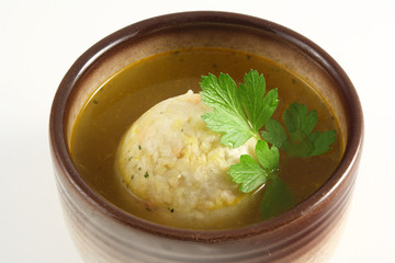 Knodel in Brodo