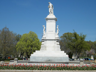 Fototapeta na wymiar Washington Peace Monument April 2010