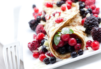 Crepe mit Beerenmischung