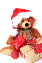 Teddy mit Weihnachtsmütze und Geschenken