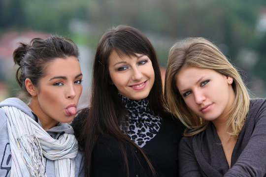tre allegre ragazze