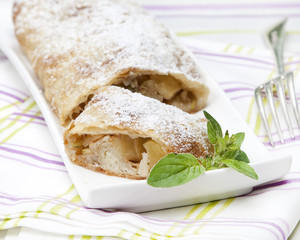 Apfelstrudel
