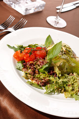 salad with pear, cherry tomatoes and blue cheese