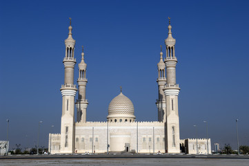 Fototapeta na wymiar Sheikh Zayed Mosque Ras al Khaimah Dubai