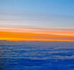 Lever de soleil vu du ciel